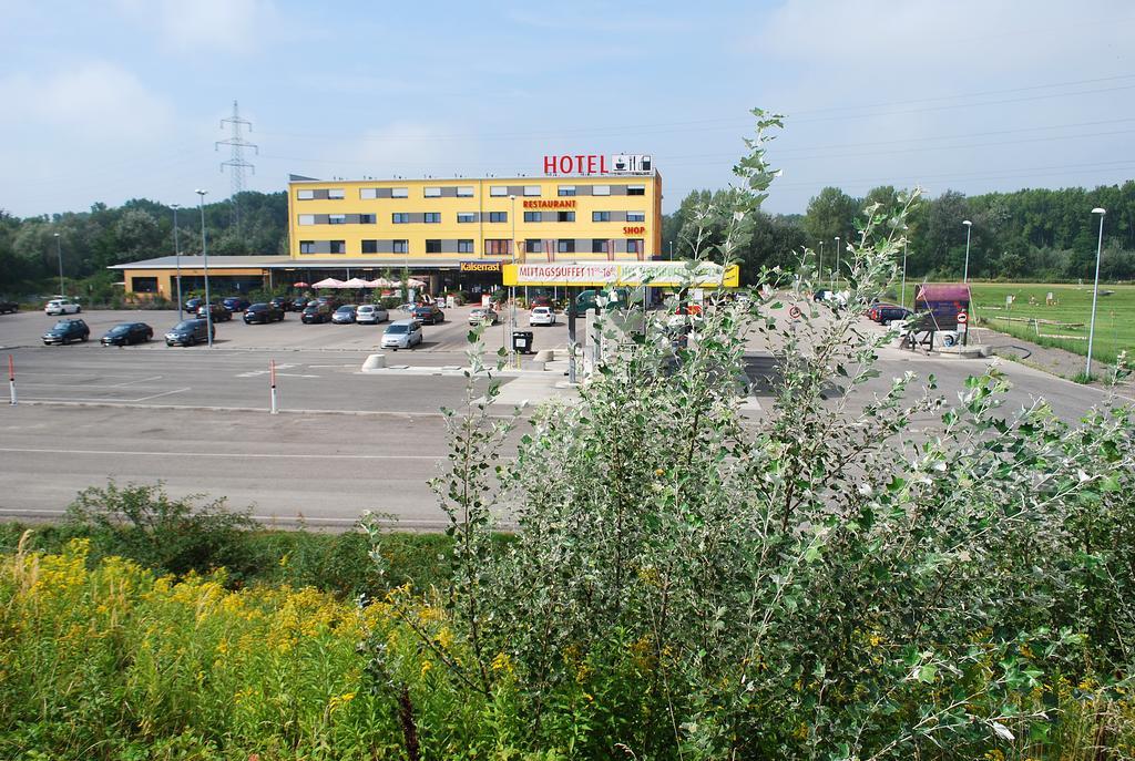 Kaiserrast Hotel Stockerau Eksteriør billede