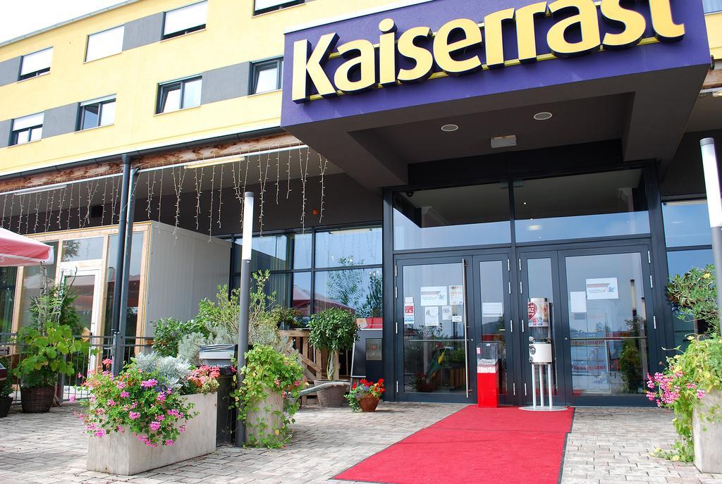 Kaiserrast Stockerau Eksteriør billede