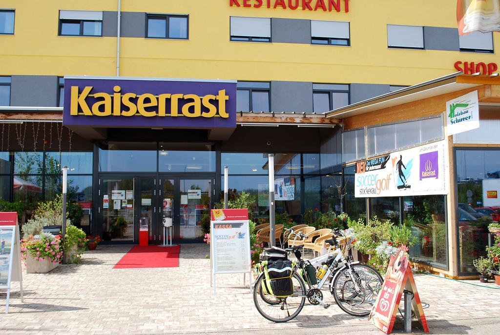 Kaiserrast Stockerau Eksteriør billede